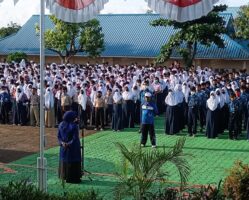 Menyerahkan KIA, Walikota: Solusi Bagi Anak untuk Dapatkan Pelayanan Publik